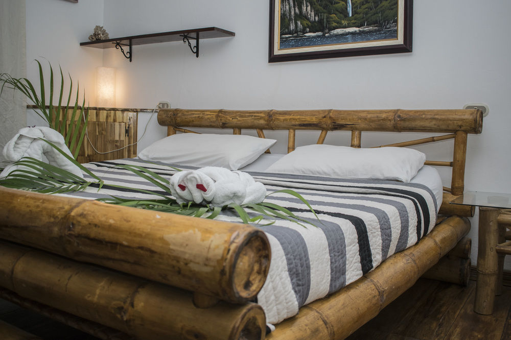 Bugabutik Hotel Resort Cocles Beach Екстер'єр фото