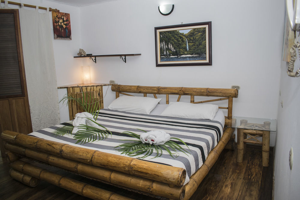 Bugabutik Hotel Resort Cocles Beach Екстер'єр фото